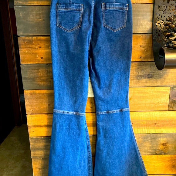 Bell Bottom jeans zip up on the side size Med Woman’s - Picture 2 of 14